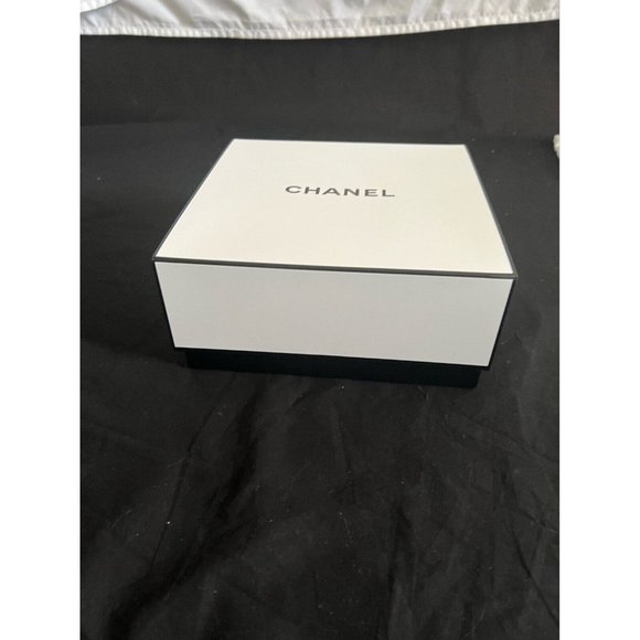 CHANEL Empty Gift Box Storage White 8.5" x 8.5" x 4" - Picture 2 of 4